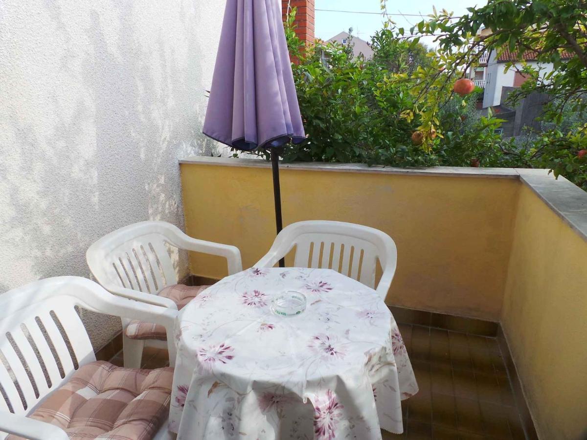 Apartman 33 *